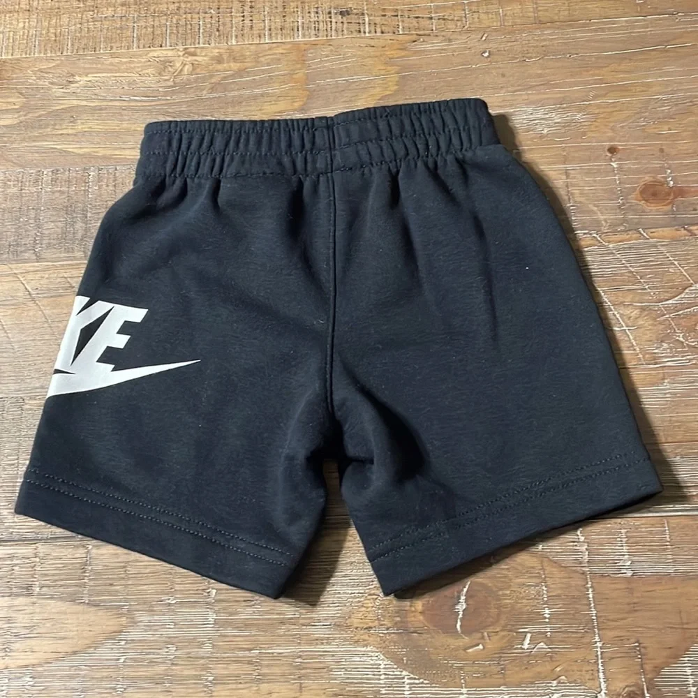 Nike shorts, brand new with tags - Picture 2 of 6